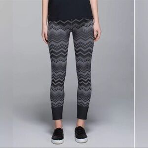 Lululemon Black Gray Chevron Zig Ebb To Street Pants Leggings Seamless Size 6